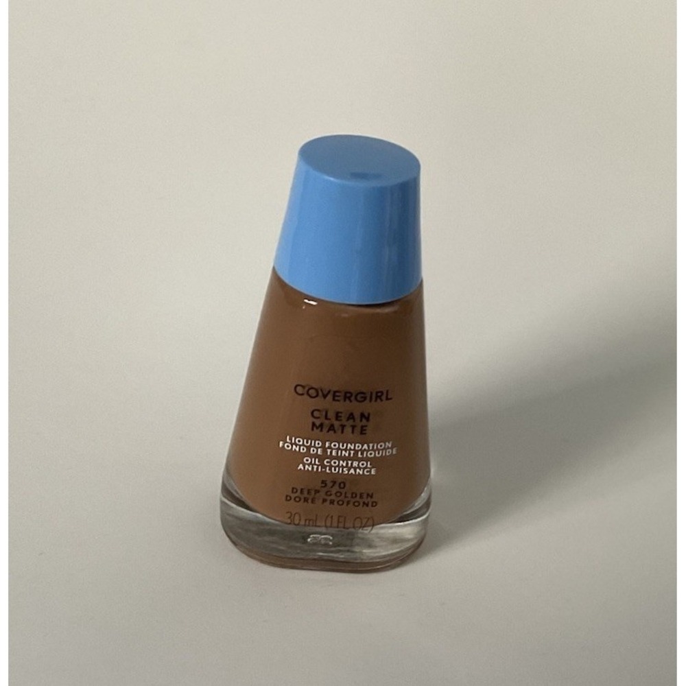 Covergirl Clean Mate‎  Liquid Foundation # 570 Deep Golden Oil Control